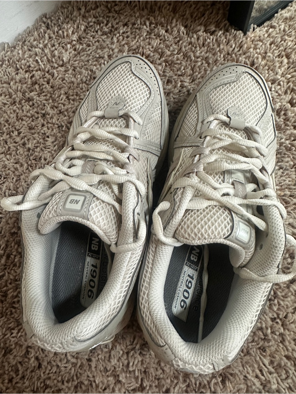 New Balance 1906R Athletic Sneakers Beige/Cream sz 8.5 - Picture 2 of 6